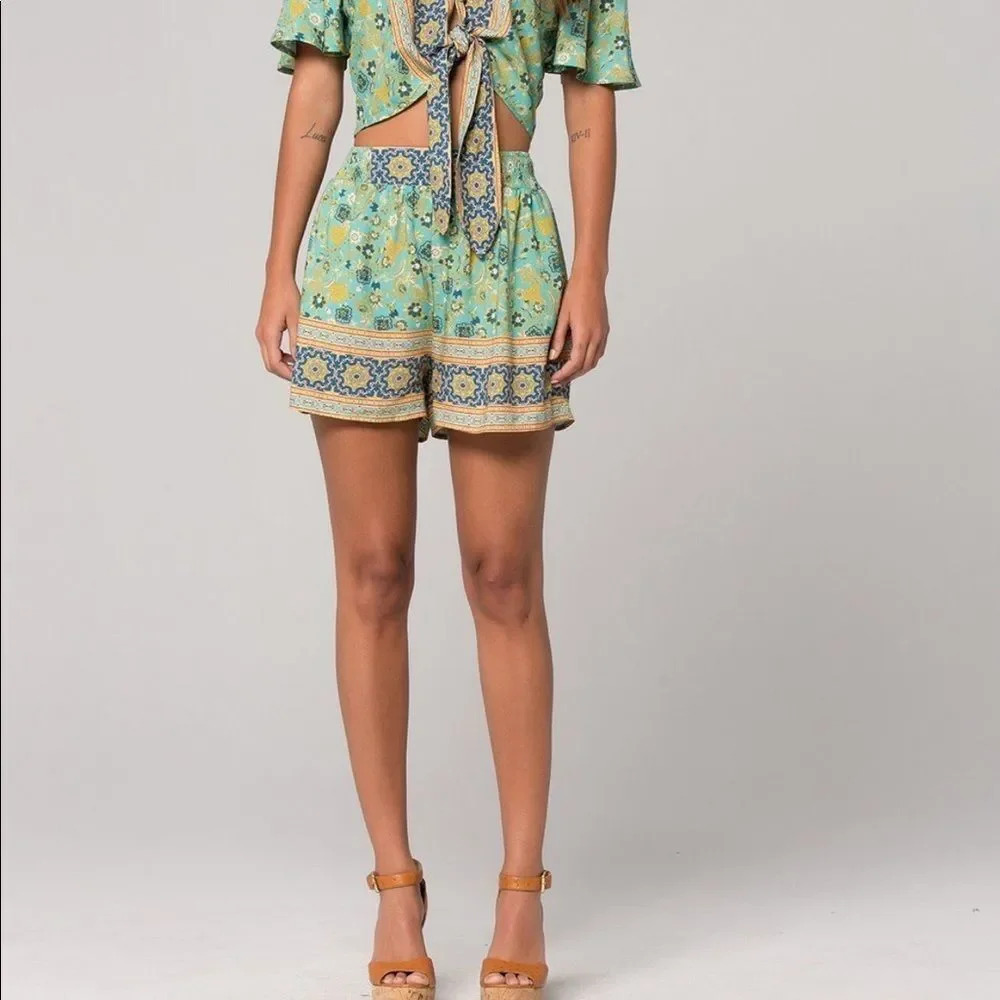 NWT Band of Gypsies High-Waisted Fiji Print Shorts